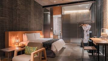 Red Pond | Minibar, desk, blackout drapes, free WiFi