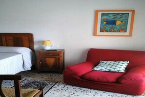 3 quartos, ferros/tábuas de passar roupa, berço de viagem