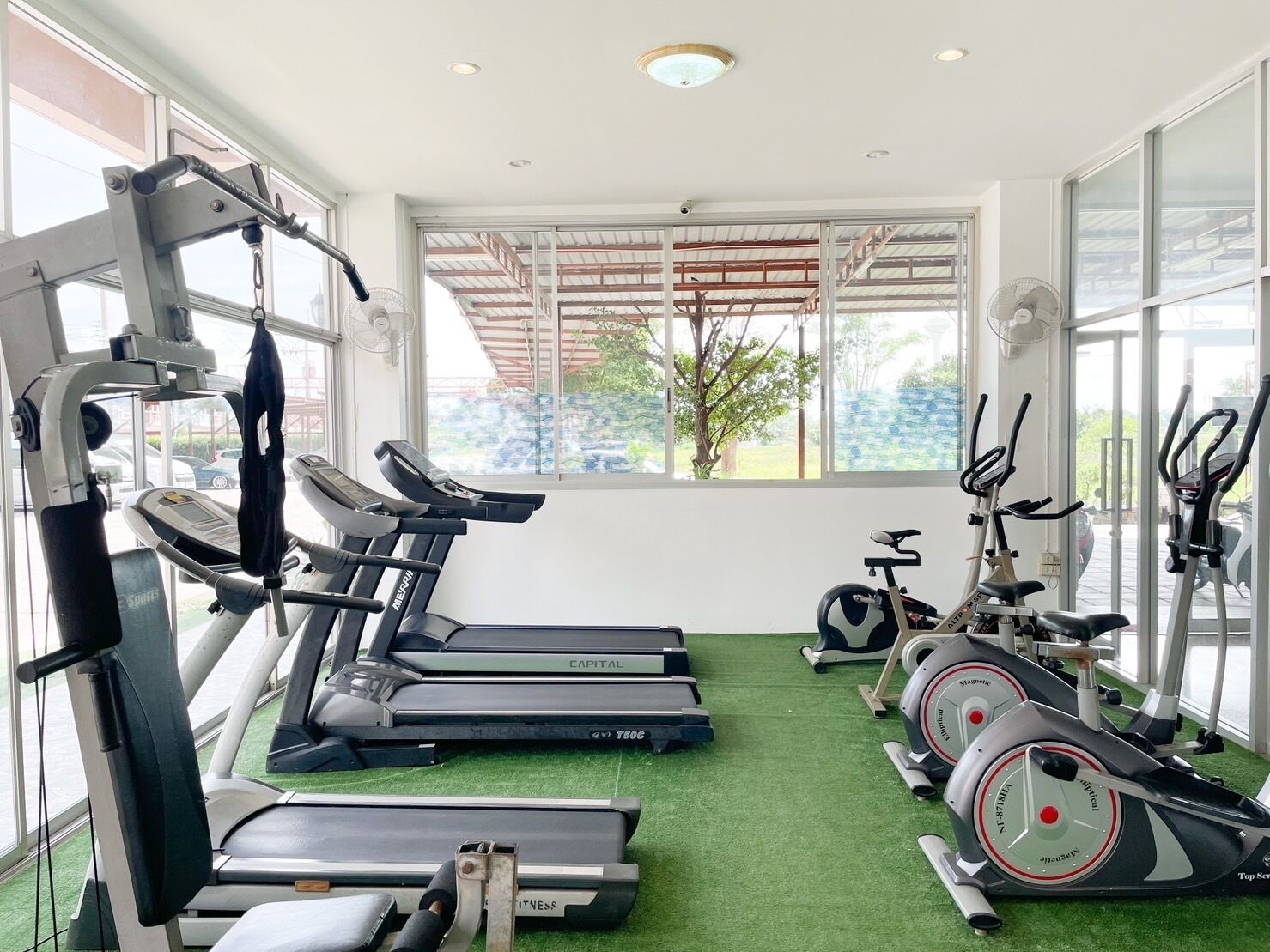 Trang thiết bị tập thể dục tại phòng