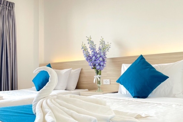 In-room safe, desk, soundproofing, free WiFi