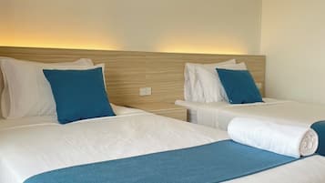 Standard Twin Room | 1 bedroom, in-room safe, desk, soundproofing