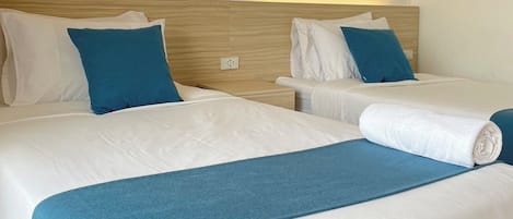 Standard Twin Room | 1 bedroom, in-room safe, desk, soundproofing