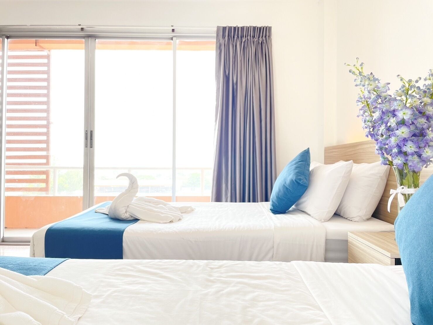 Standard Twin Room | In-room safe, desk, soundproofing, free WiFi