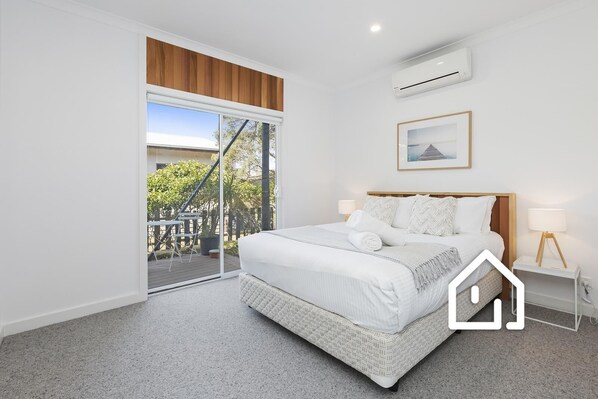 A bedroom with a bed, a nightstand, a lamp, a picture on the wall, and a sliding glass door leading to an outdoor area. - Style In Sorrento *1 NIGHT FREE* Bay Views, Spa, Snooker, 550m to Beach (Sorrento)