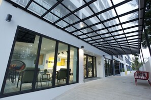 住宿正面 (夜晚)