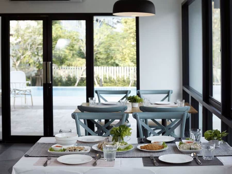 Ze serveren er ontbijt, lunch en diner