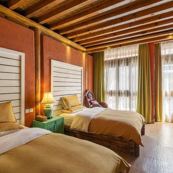 Deluxe Twin Room | Blackout drapes, free WiFi