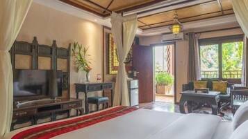 Deluxe Double Room, Non Smoking | Blackout curtains, free WiFi, bed sheets