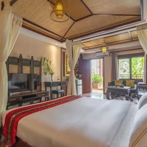 Deluxe Double Room, Non Smoking | Blackout drapes, free WiFi, bed sheets