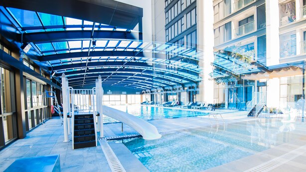 Outdoor pool, pool loungers - 22HOUSING Apartment Vinhomes Metropolis (Hanoi)