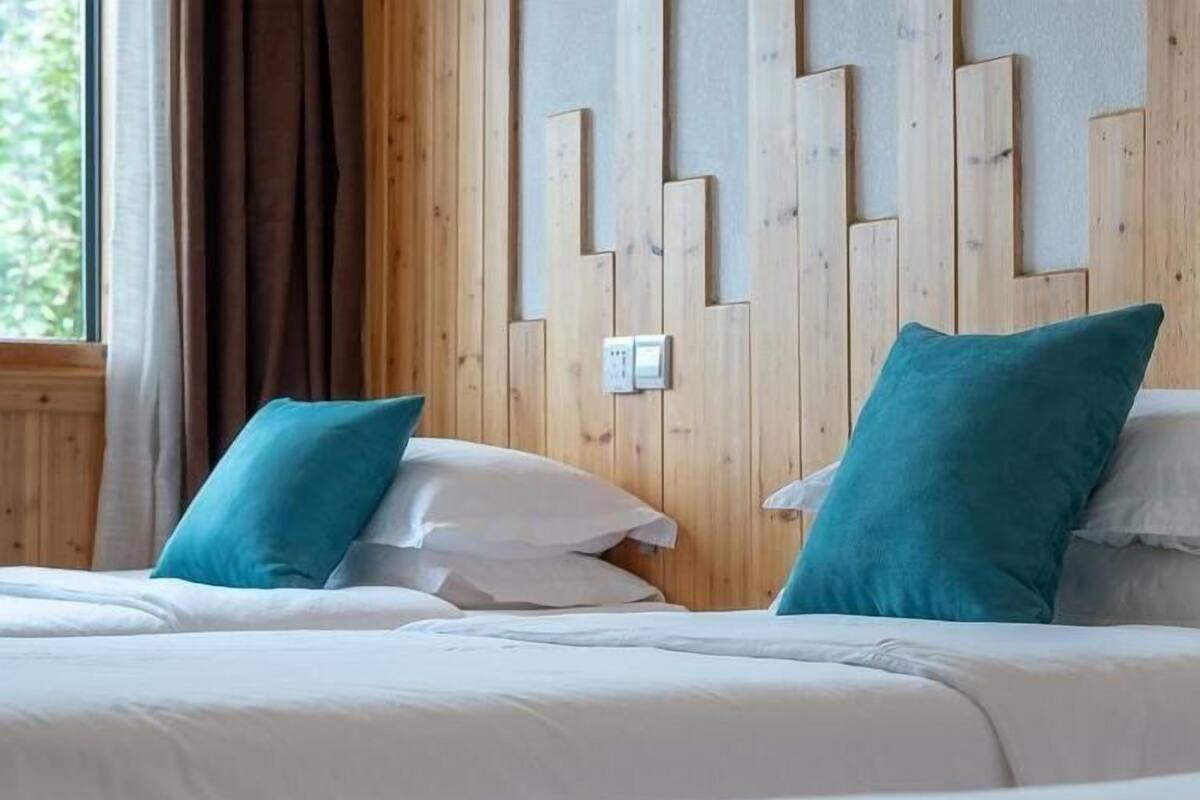 Quarto triplo conforto | Cortinas blackout, Wi-Fi de cortesia