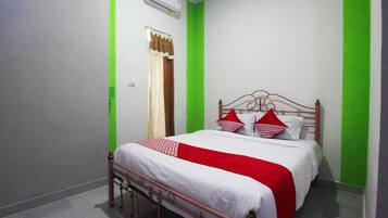 Standard Double Room | Free WiFi, bed sheets