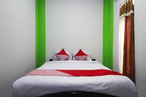 Standard Double Room | Free WiFi, bed sheets
