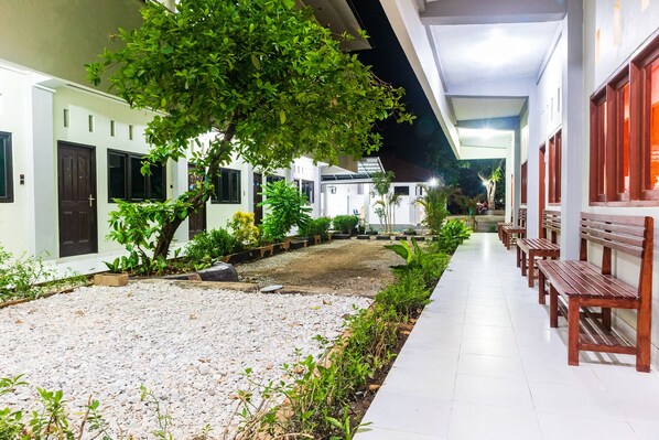 Property grounds - SPOT ON 2318 Citra Palm Residence (Kupang)