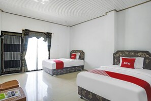 Free WiFi, bed sheets - OYO 2246 Anjung Bang Oking Hotel & Resort (Karya Penggawa)