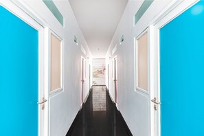 Hallway - Hotel O J&b Room Utan Kayu (Jakarta)