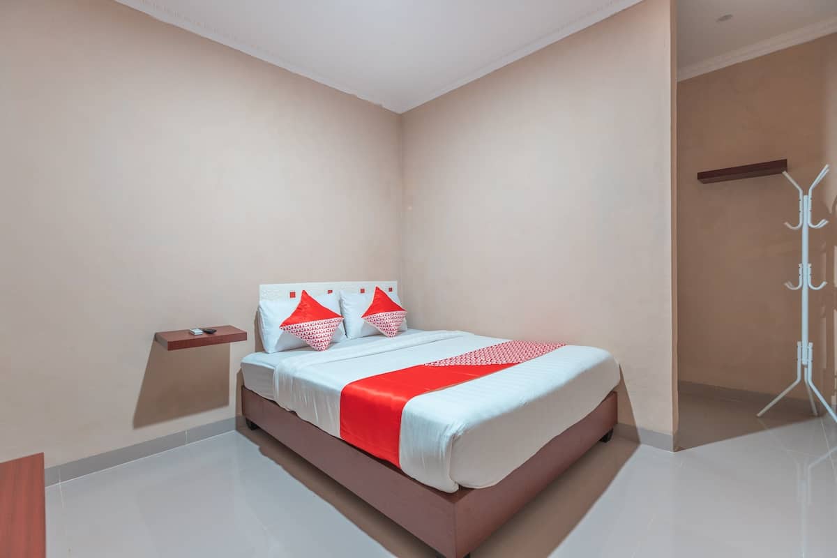 Standard Double Room | Desk, free WiFi, bed sheets