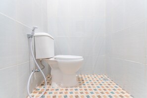 Bathroom - OYO 2235 Khey Village Syariah (Jakarta)