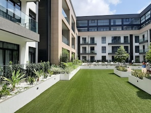 Property grounds - Convenient modern studio apartment 10 from airport (Accra)