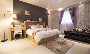 Comfort Double Room | Individually decorated, individually furnished, desk, blackout curtains - Bei Yue B&B (Luodong)