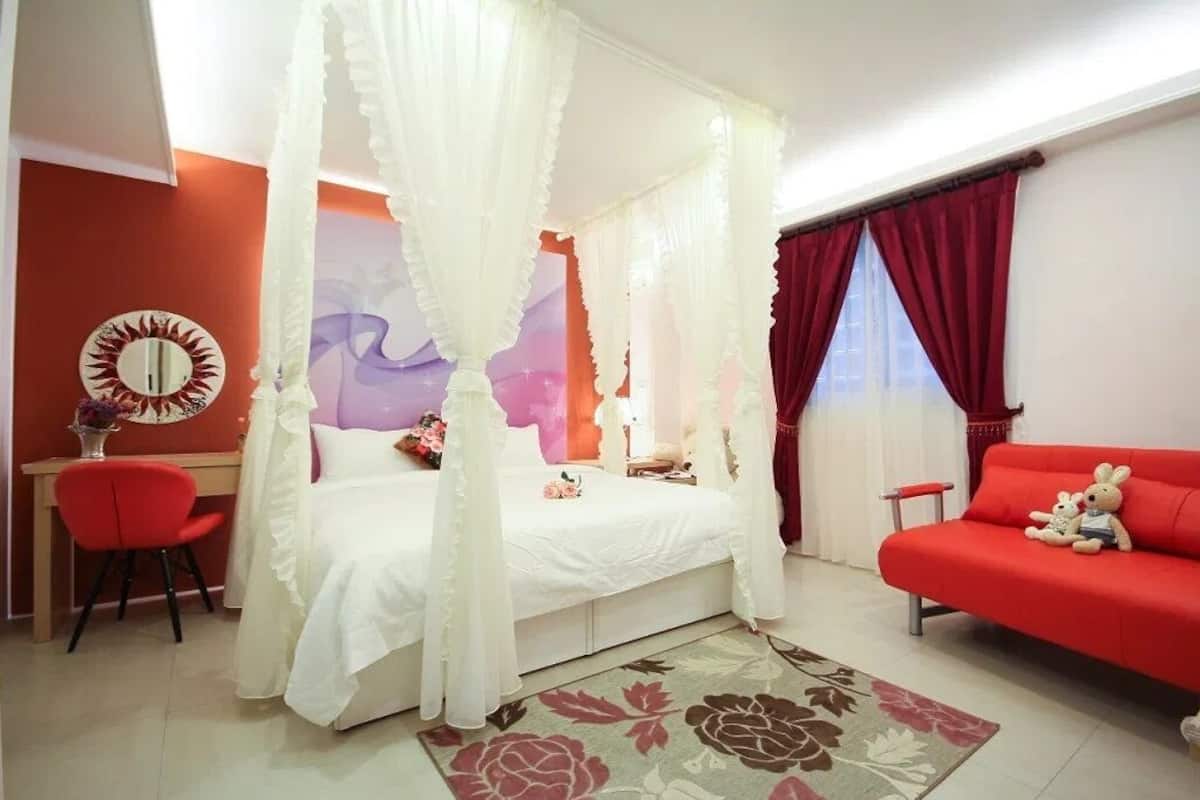 Romantic Double Room | Individually decorated, individually furnished, desk, blackout drapes