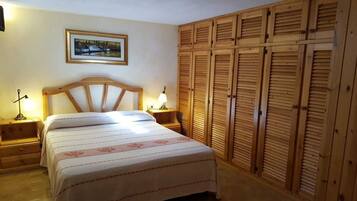 2 Schlafzimmer, Reisekinderbett, kostenloses WLAN