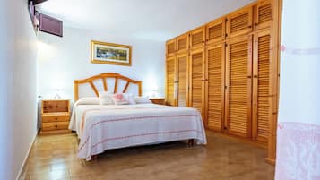 2 chambres, fer et planche à repasser, lit parapluie, Wi-Fi gratuit