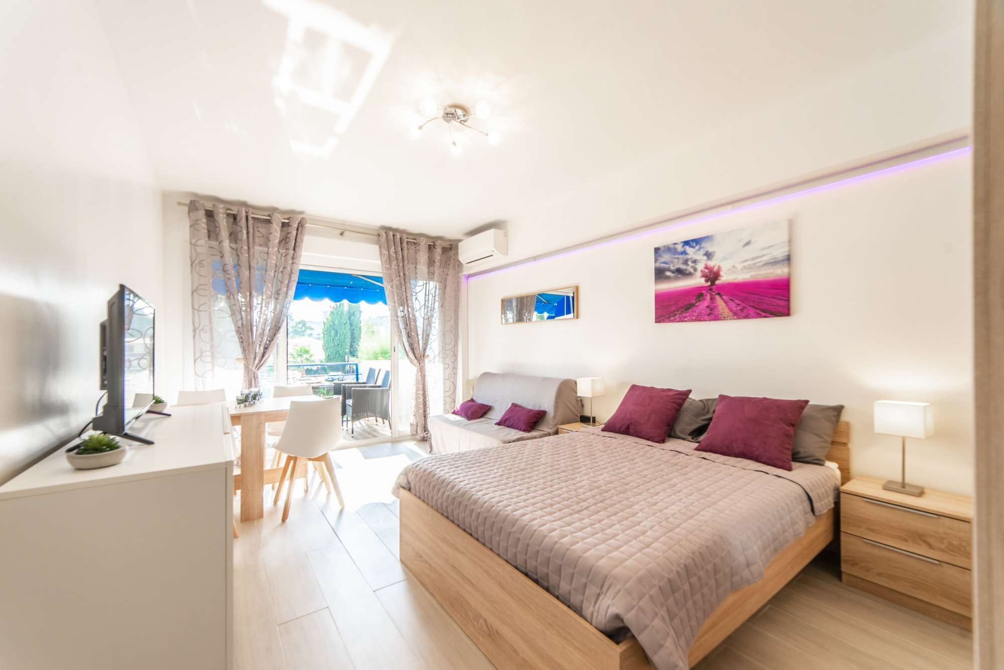 Iron/ironing board, WiFi, bed sheets