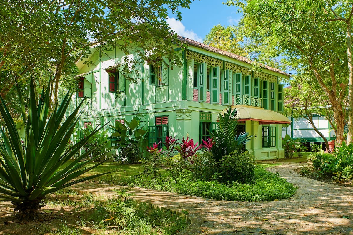 Colonial House with Garden View | Garden view