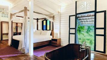 Suite Deluks, 2 kamar tidur (Negri Sembilan House) | Minibar, brankas, tirai kedap cahaya, dan setrika/meja setrika