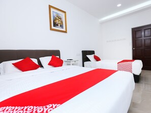 Deluxe Triple Room | Free WiFi, bed sheets - Hotel O Roselyn Inn (Pasir Gudang)