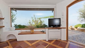 Cottage | Living room | LCD TV, fireplace