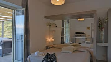 5 bedrooms, free cribs/infant beds, bed sheets
