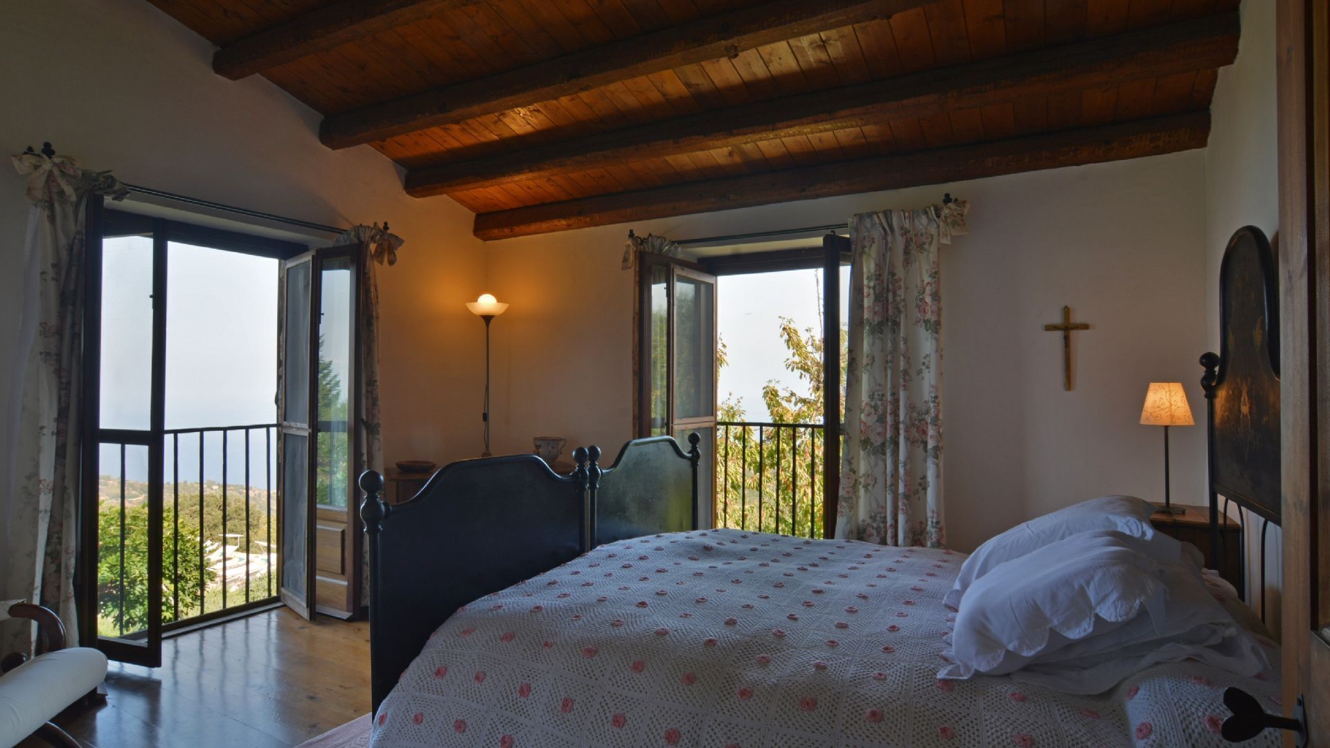 Cottage | 4 kamar tidur dan kedap suara