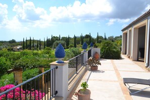 Cottage | Balcony