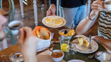 Petit déjeuner continental compris tous les jours