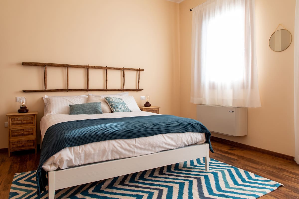 Traditional-Doppelzimmer, eigenes Bad | Hochwertige Bettwaren, Daunenbettdecken, individuell eingerichtet