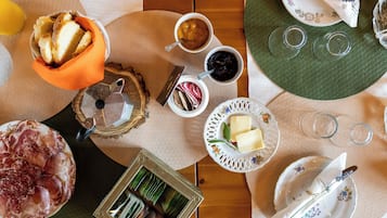 TĂ€gliches inbegriffenes kontinentales FrĂŒhstĂŒck