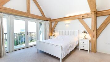 Cottage | 4 bedrooms, iron/ironing board, bed sheets