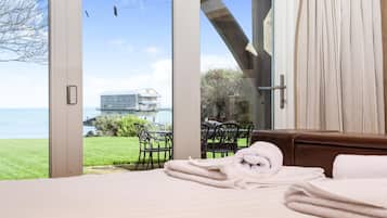 4 bedrooms, iron/ironing board, bed sheets