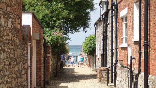 Cottage | Property grounds - Admirals Cottage (Yarmouth)