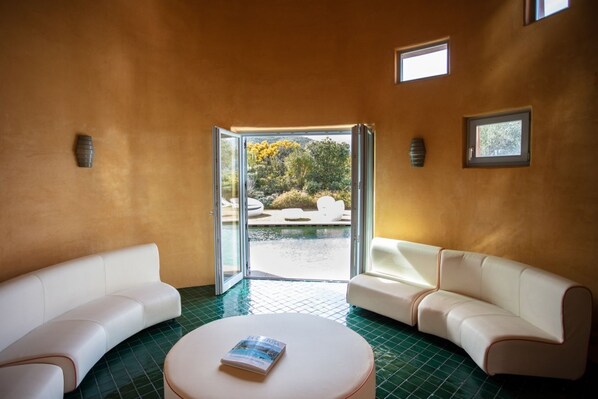 Interior - Villa Palas private pool, housekeeping and concierge (Is Molas)