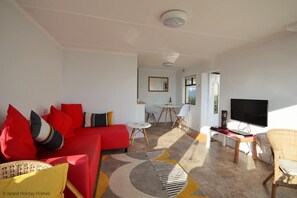 Casa de campo | Sala de estar | Televisión LCD de 22 pulgadas con canales por cable y televisión 