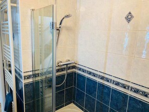 Cottage | Bathroom | Hair dryer - Anchor Cottage (East Cowes)