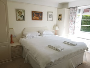 3 bedrooms, bed sheets