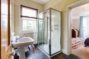 Cottage | Bathroom - Downedge (Sandown)