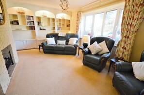 Casa de campo | Área de sala de estar | Televisión LCD y reproductor de DVD 