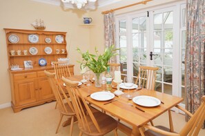Cottage | Dining