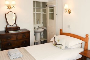 平房 | 2 間睡房、書桌、熨斗/熨衫板、床單