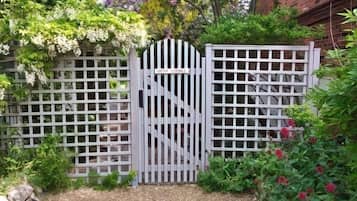 Cottage | Property grounds